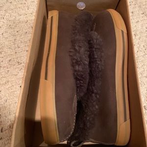 BRAND NEW Brown UGG Rylan size 9